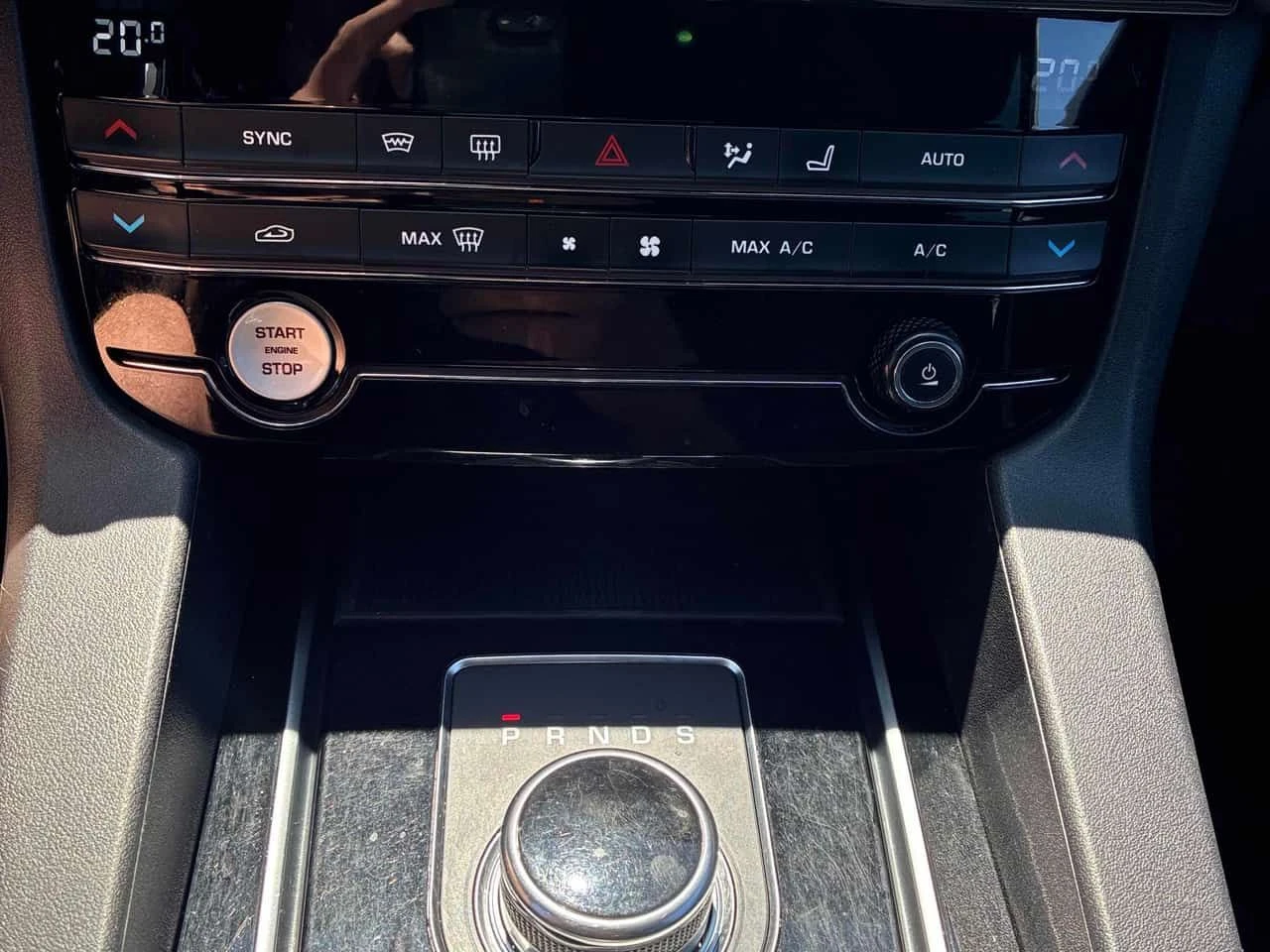 Jaguar F-PACE * Prestige * CARFAX * ЦЕНА ДО БГ, снимка 16 - Автомобили и джипове - 54918995
