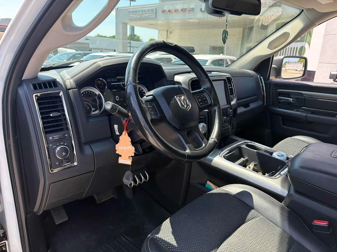 Dodge RAM 1500 * Sport * АВТОКРЕДИТ БЕЗ ПЪРВОНАЧАЛНА ВНОСКА* , снимка 5 - Автомобили и джипове - 55768821