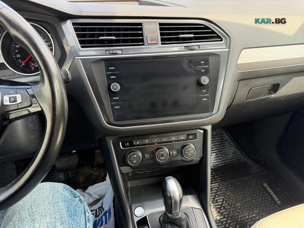 VW Tiguan Comfortline * АвтоКредит * (ЦЕНА ДО БГ), снимка 13 - Автомобили и джипове - 56145938