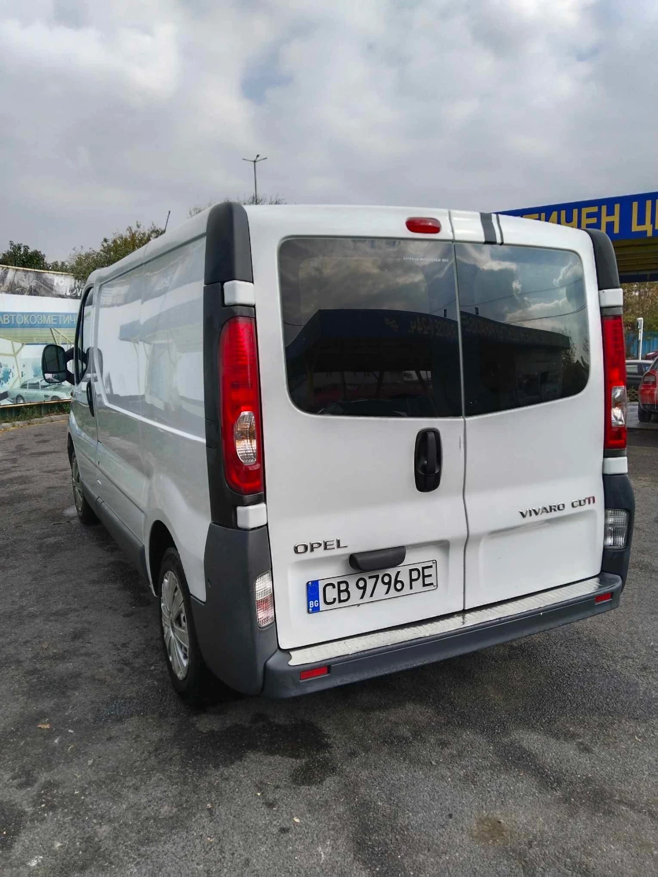 Opel Vivaro 2.0 - изображение 7
