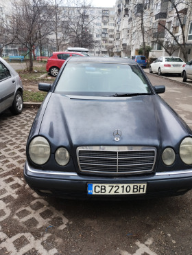 Mercedes-Benz E 200, снимка 4 - Автомобили и джипове - 45443765