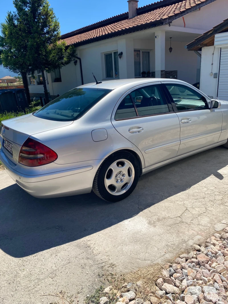 Mercedes-Benz E 200, снимка 9 - Автомобили и джипове - 47824165