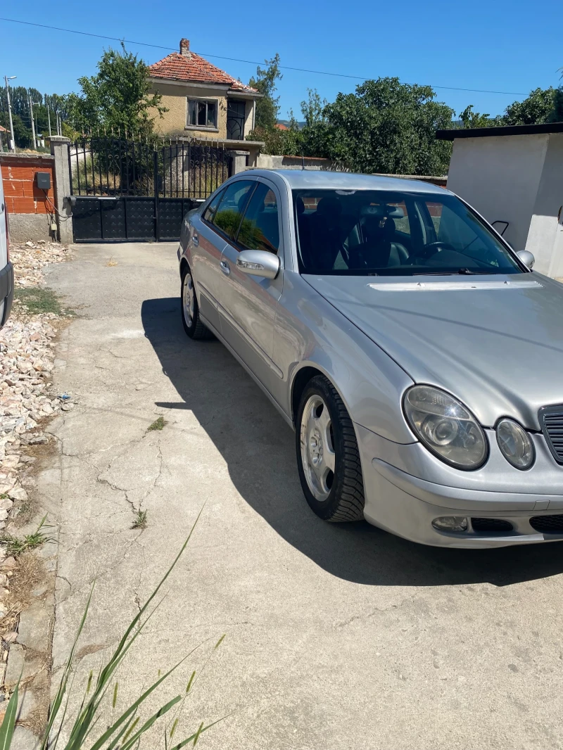 Mercedes-Benz E 200, снимка 4 - Автомобили и джипове - 47824165