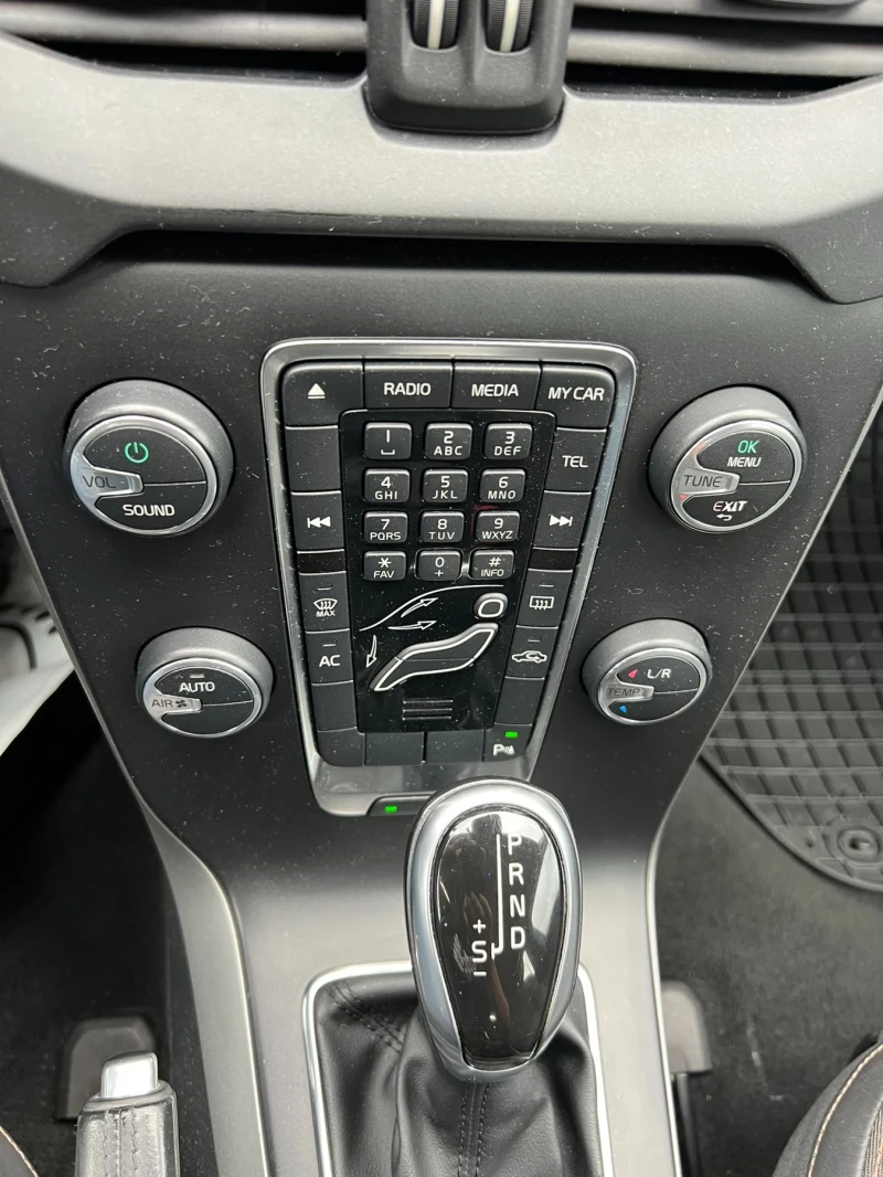 Volvo V40 Cross Country, снимка 3 - Автомобили и джипове - 52488976