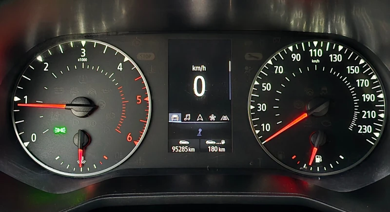 Renault Clio 1.5DCI* 90кс* 95000км* Евро 6, снимка 16 - Автомобили и джипове - 52661619