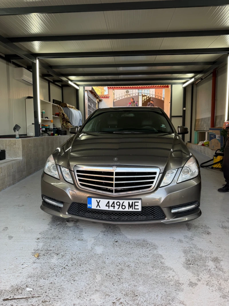 Mercedes-Benz E 220, снимка 3 - Автомобили и джипове - 52976353