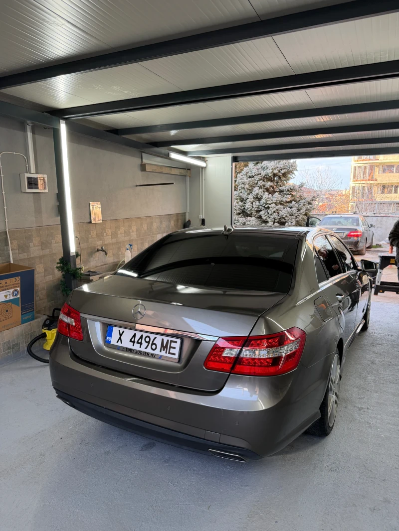 Mercedes-Benz E 220, снимка 4 - Автомобили и джипове - 52976353