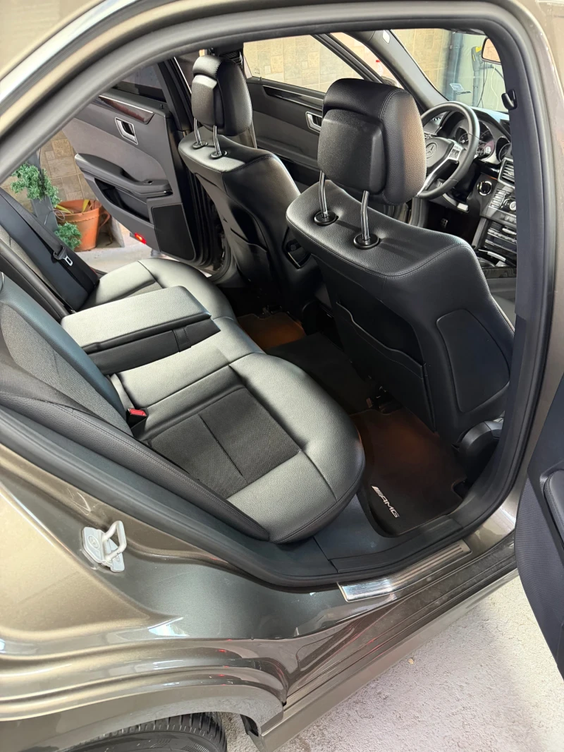 Mercedes-Benz E 220, снимка 9 - Автомобили и джипове - 52976353