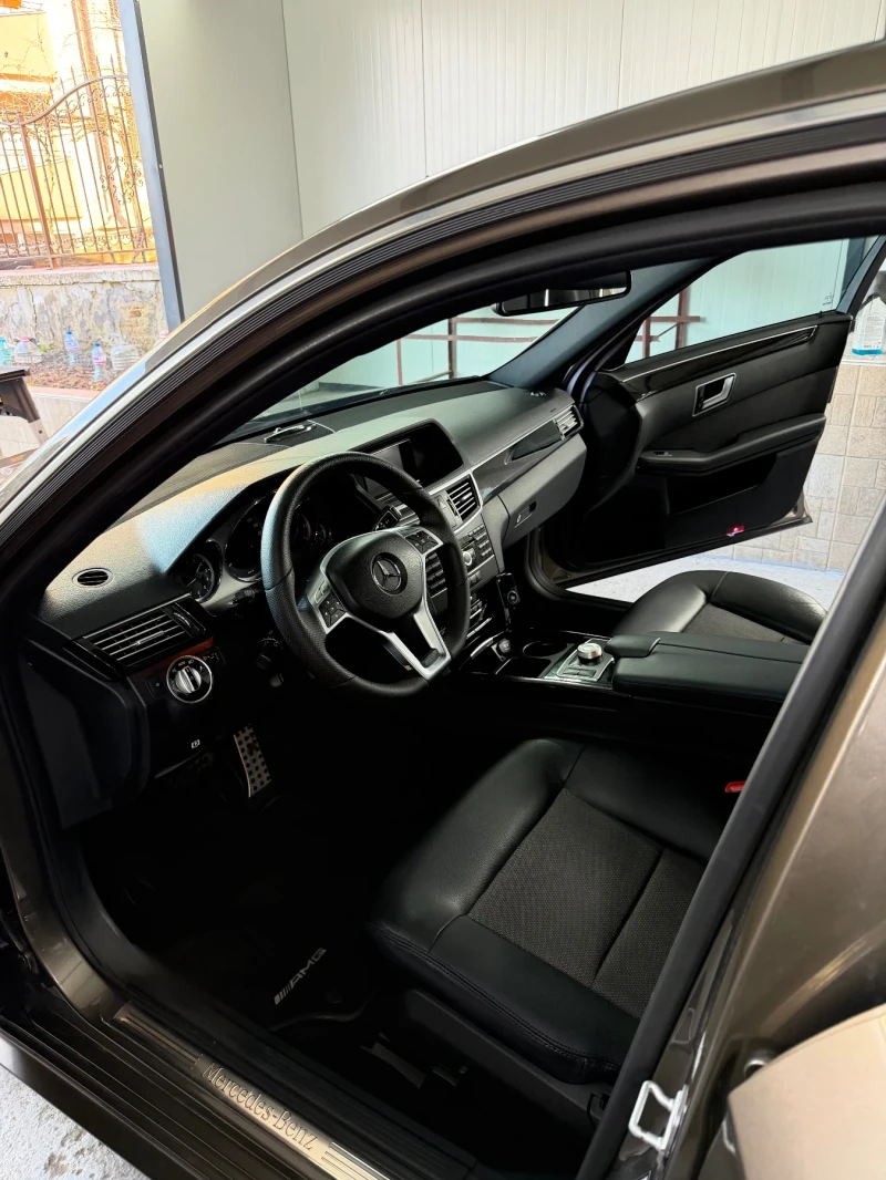 Mercedes-Benz E 220, снимка 6 - Автомобили и джипове - 52976353