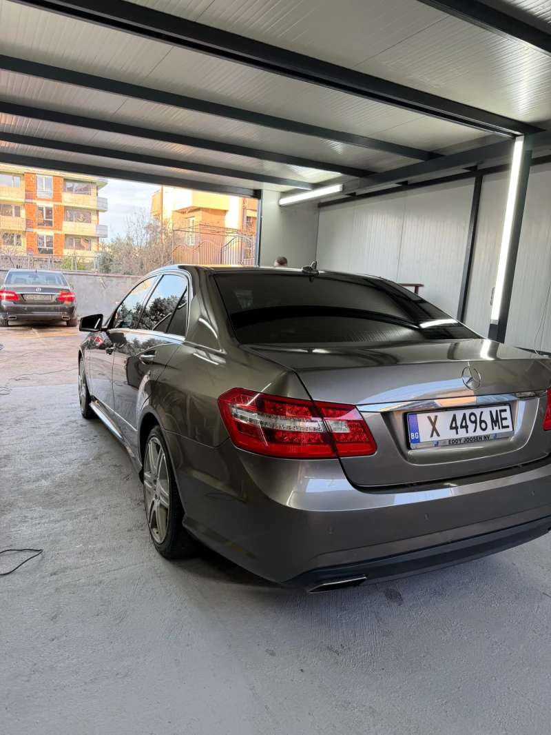 Mercedes-Benz E 220, снимка 5 - Автомобили и джипове - 52976353