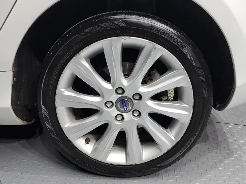 Volvo V40, снимка 5 - Автомобили и джипове - 54326567