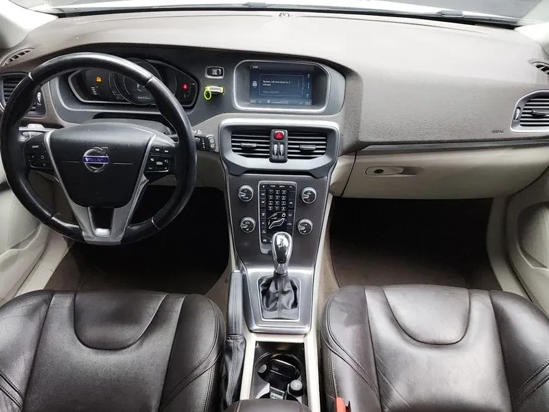 Volvo V40, снимка 7 - Автомобили и джипове - 54326567