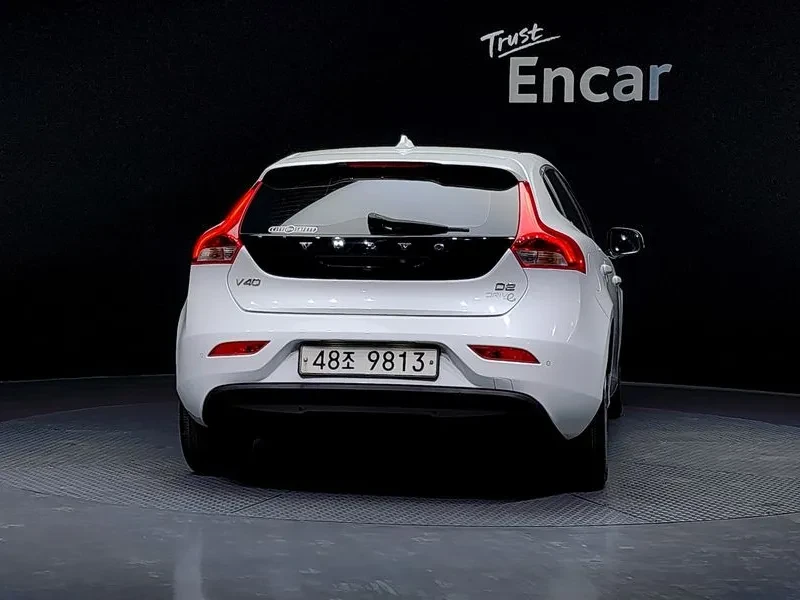 Volvo V40, снимка 4 - Автомобили и джипове - 54326567