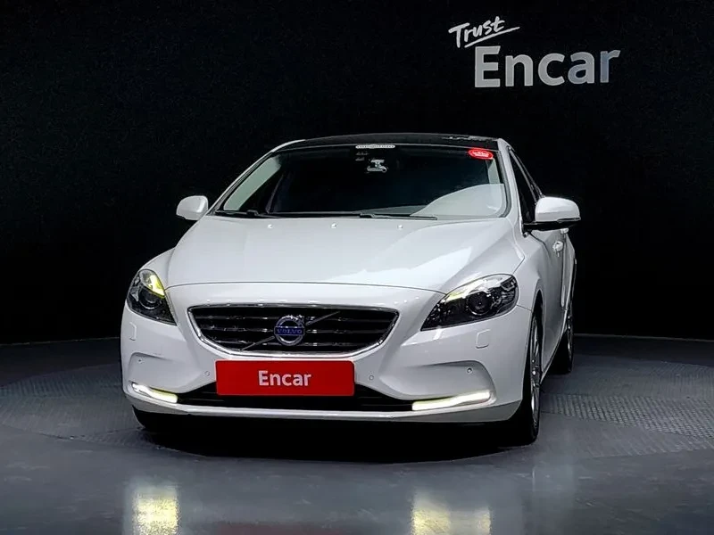 Volvo V40, снимка 3 - Автомобили и джипове - 54326567