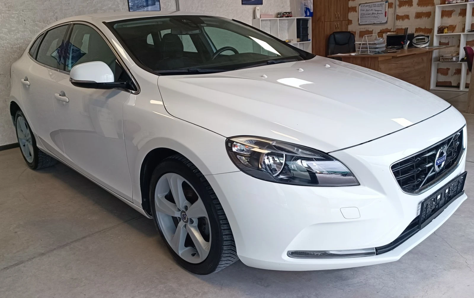 Volvo V40 ПРОДАДЕНА - изображение 2