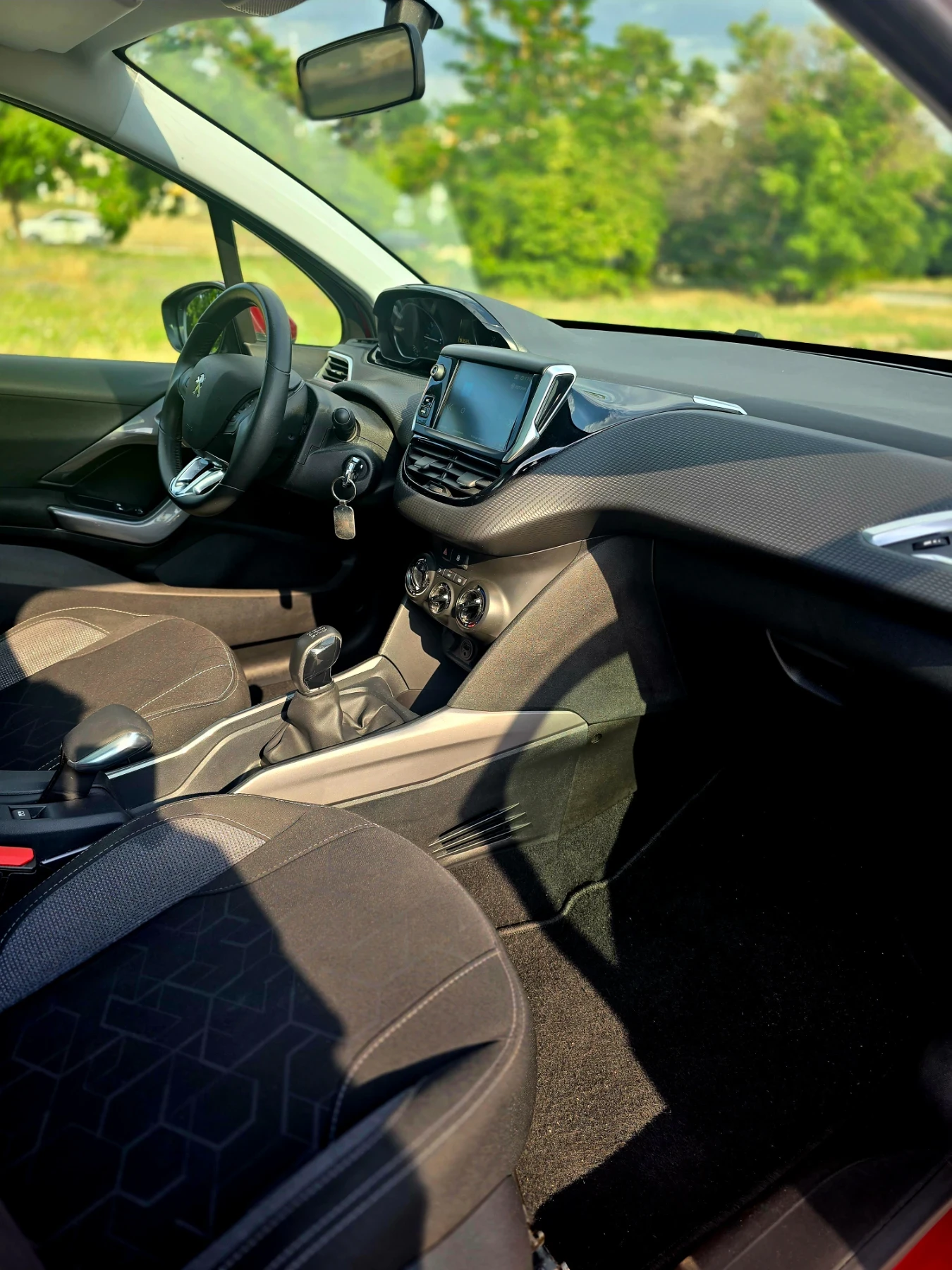 Peugeot 2008 1.2 Pure Tech Allure, 110 h.p, Панорама 63500 km - изображение 10