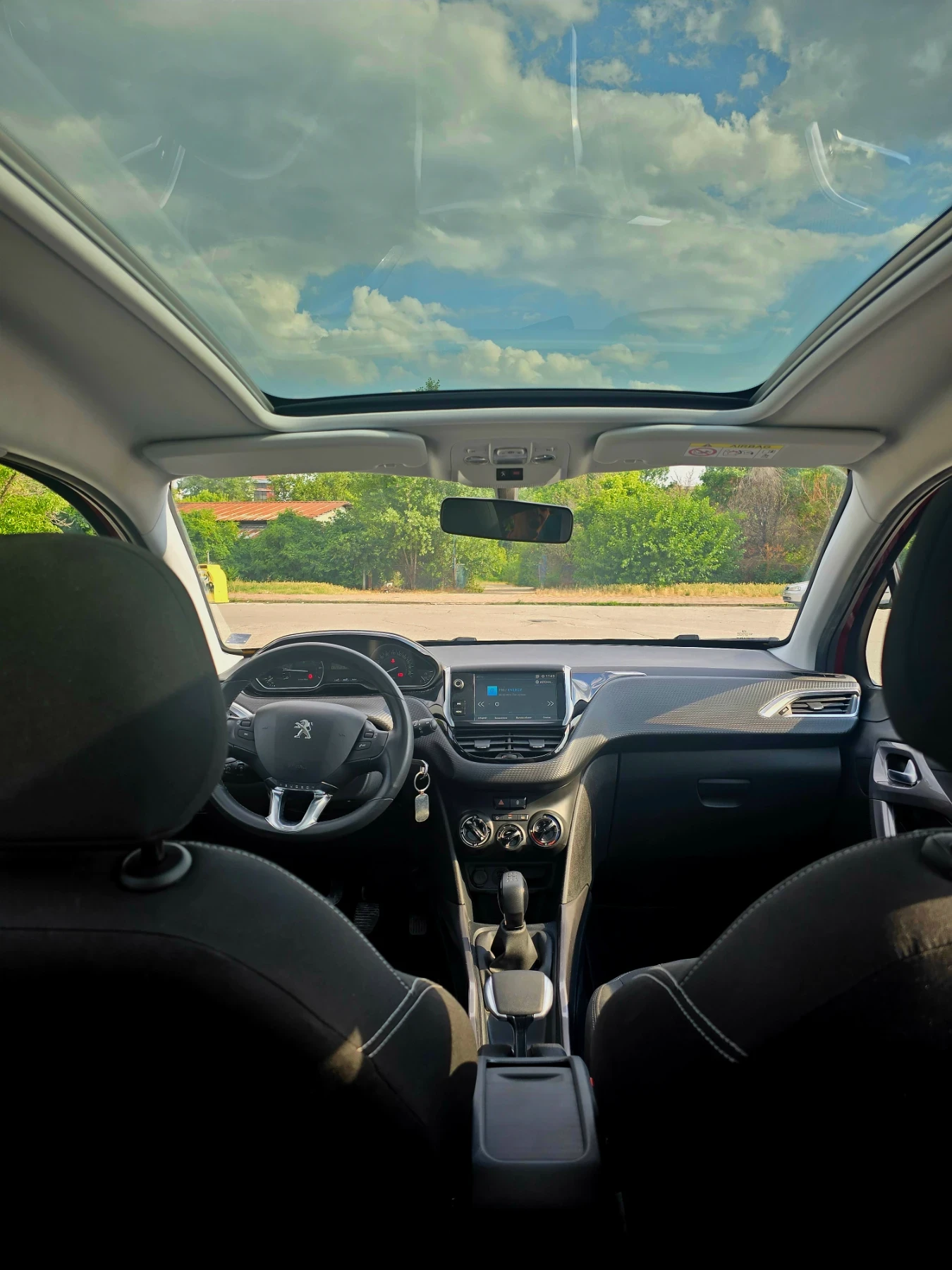 Peugeot 2008 1.2 Pure Tech Allure, 110 h.p, Панорама 63500 km - изображение 9