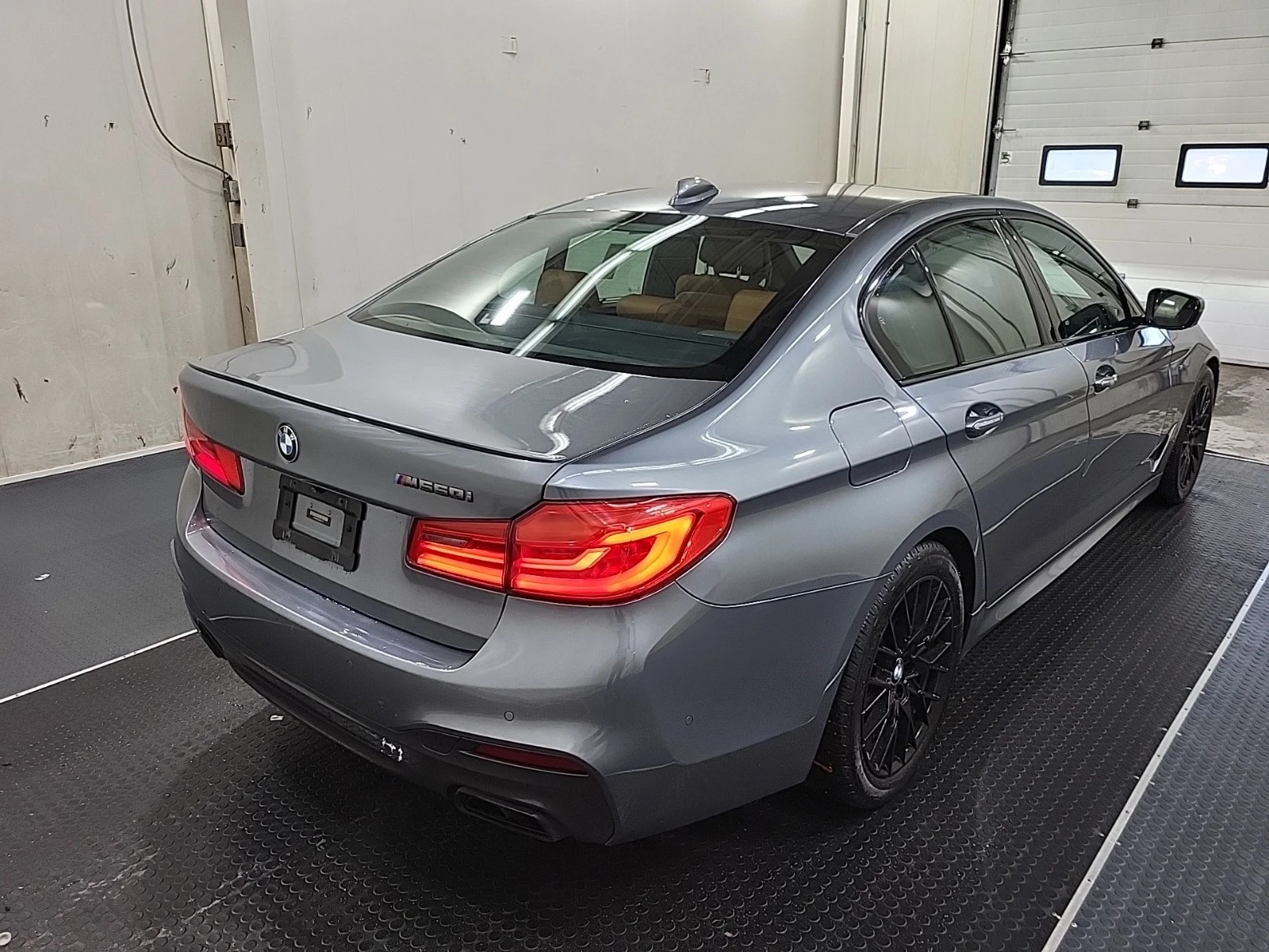 BMW 550 XDRIVE * * CARFAX * * АВТО КРЕДИТ * *  - изображение 4