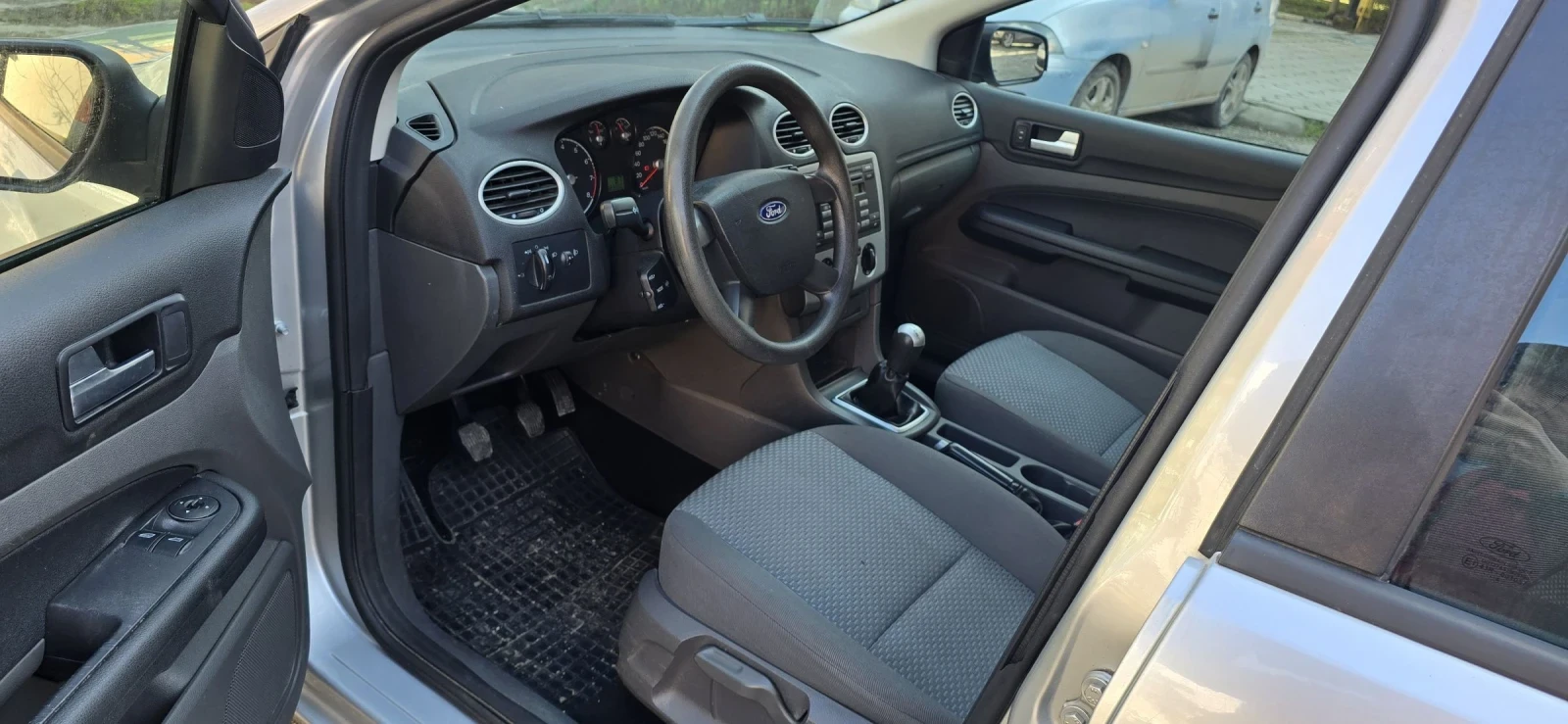 Ford Focus 1.4i, 120х.км, снимка 8 - Автомобили и джипове - 53849003