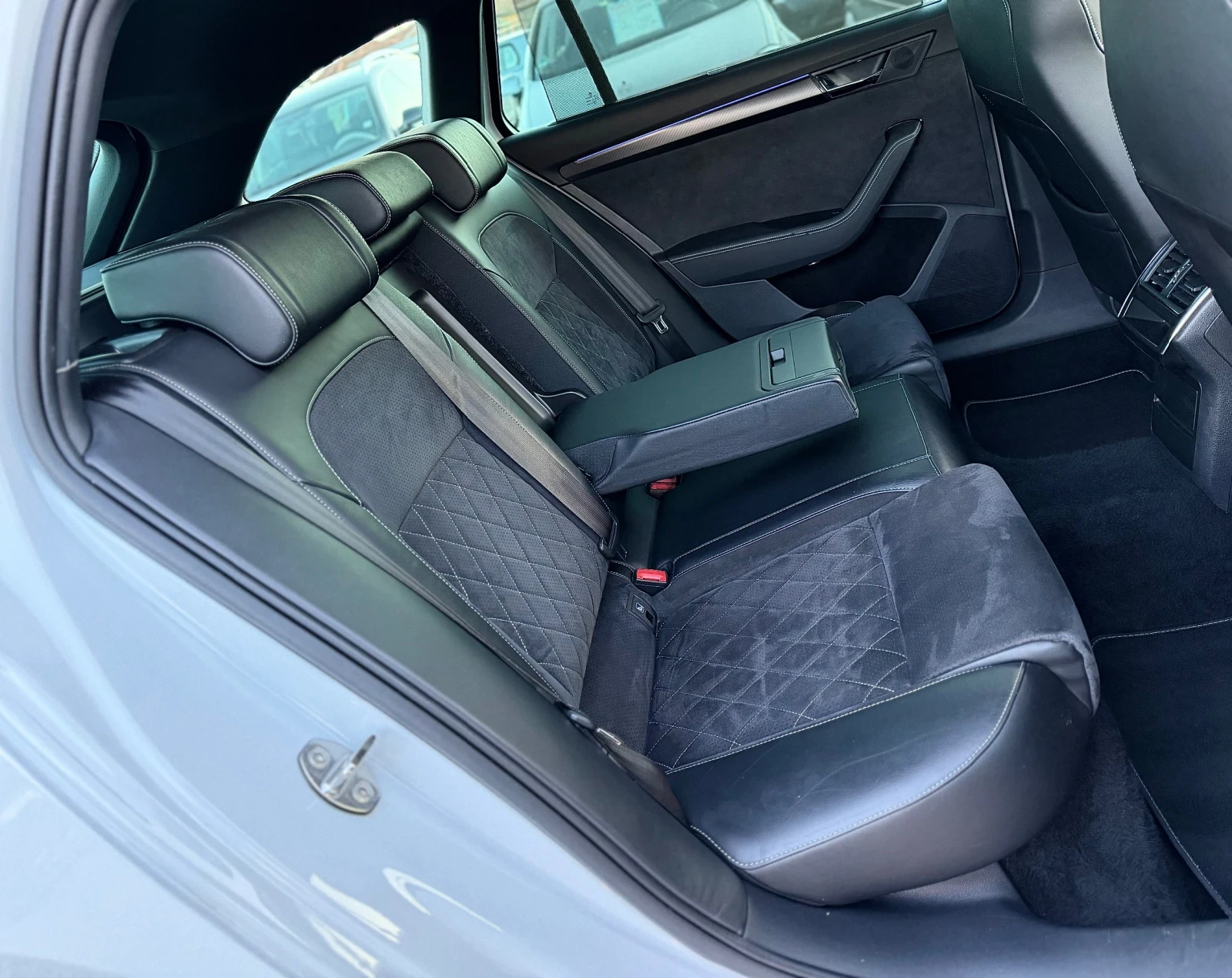 Skoda Superb 2.0TDI 200кс DSG SportLine DIGITAL CarPlay FULL, снимка 13 - Автомобили и джипове - 54563085