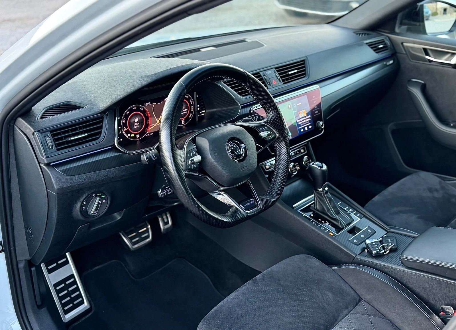 Skoda Superb 2.0TDI 200кс DSG SportLine DIGITAL CarPlay FULL, снимка 10 - Автомобили и джипове - 54563085