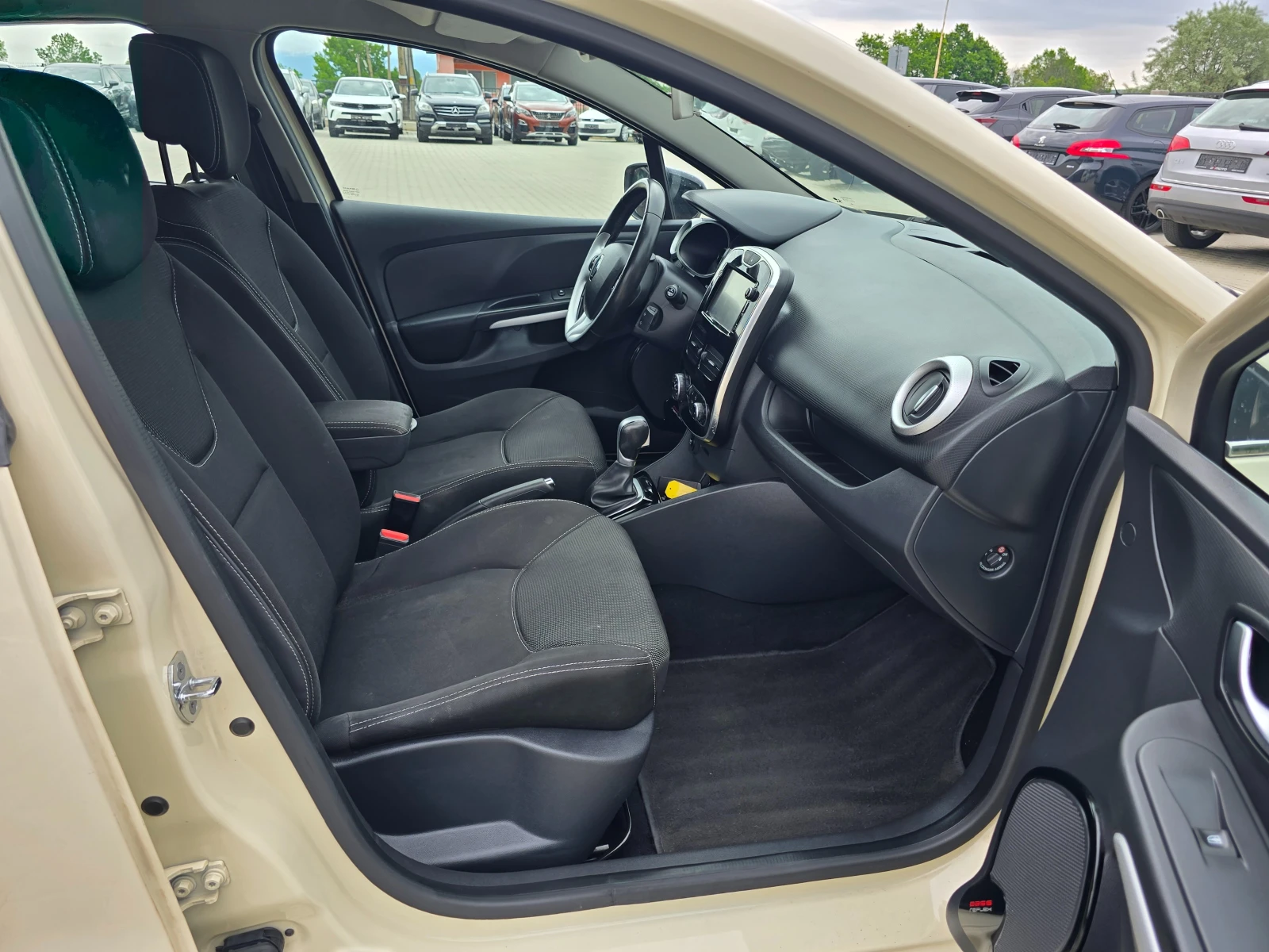 Renault Clio 1.5DCI, Автоматик, Камера, Нави, Keyless!, снимка 13 - Автомобили и джипове - 54615675