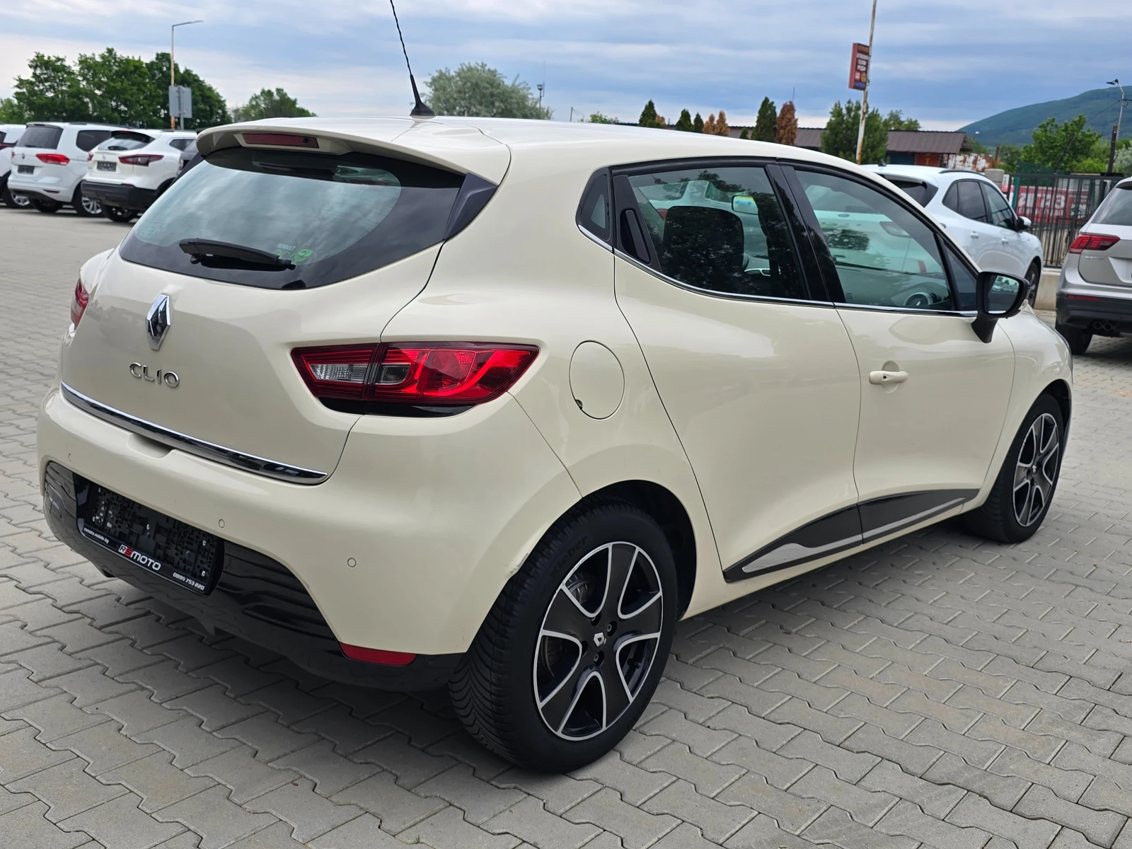 Renault Clio 1.5DCI, Автоматик, Камера, Нави, Keyless!, снимка 3 - Автомобили и джипове - 54615675