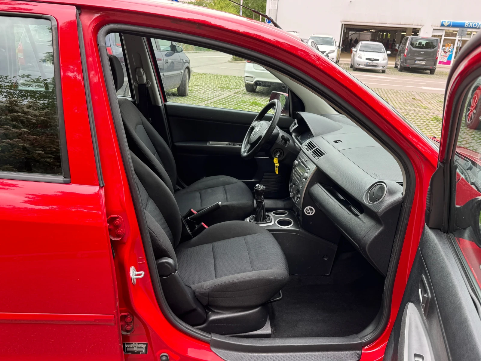 Mazda 2, снимка 10 - Автомобили и джипове - 54625948