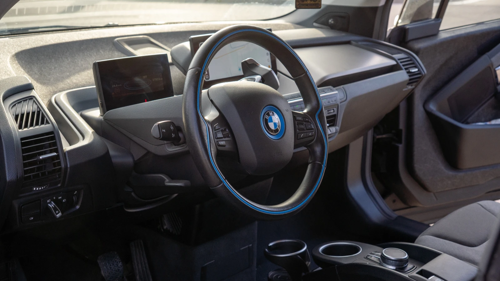 BMW i3 120Ah (S пакет) CARPLAY/Harman Kardon , снимка 11 - Автомобили и джипове - 55430421