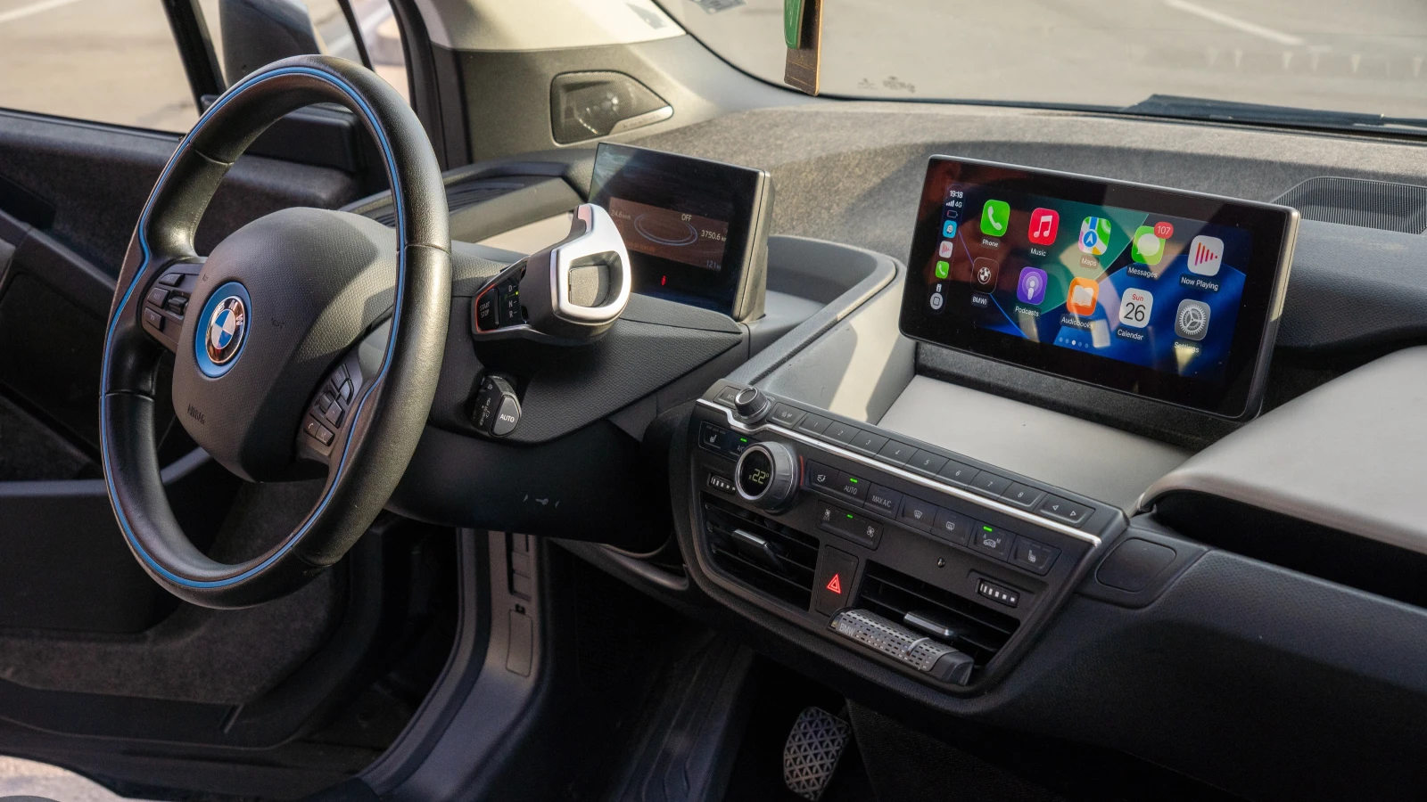 BMW i3 120Ah (S пакет) CARPLAY/Harman Kardon , снимка 13 - Автомобили и джипове - 55430421