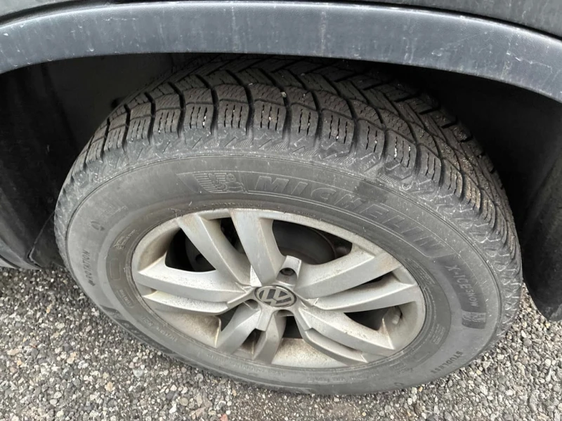 VW Tiguan * 2WD 4dr Auto * CARFAX * БЕЗ ПЪРВОНАЧАЛНА ВНОСКА, снимка 12 - Автомобили и джипове - 53158874