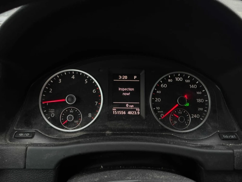 VW Tiguan * 2WD 4dr Auto * CARFAX * БЕЗ ПЪРВОНАЧАЛНА ВНОСКА, снимка 8 - Автомобили и джипове - 53158874