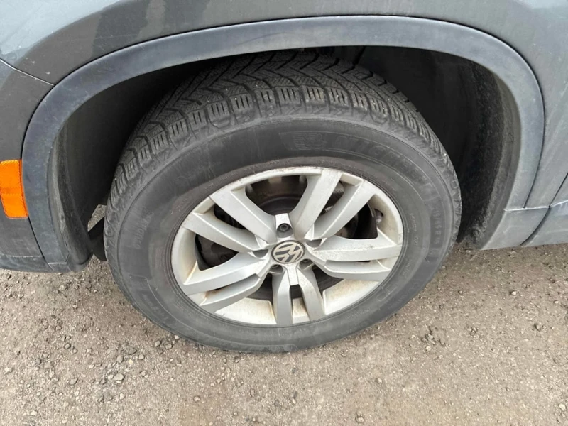 VW Tiguan * 2WD 4dr Auto * CARFAX * БЕЗ ПЪРВОНАЧАЛНА ВНОСКА, снимка 7 - Автомобили и джипове - 53158874