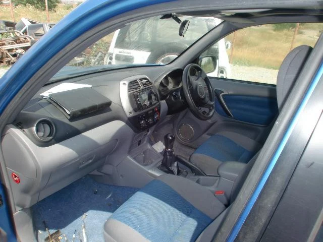 Toyota Rav4 2.0 D4D 116kc, снимка 15 - Автомобили и джипове - 14014075