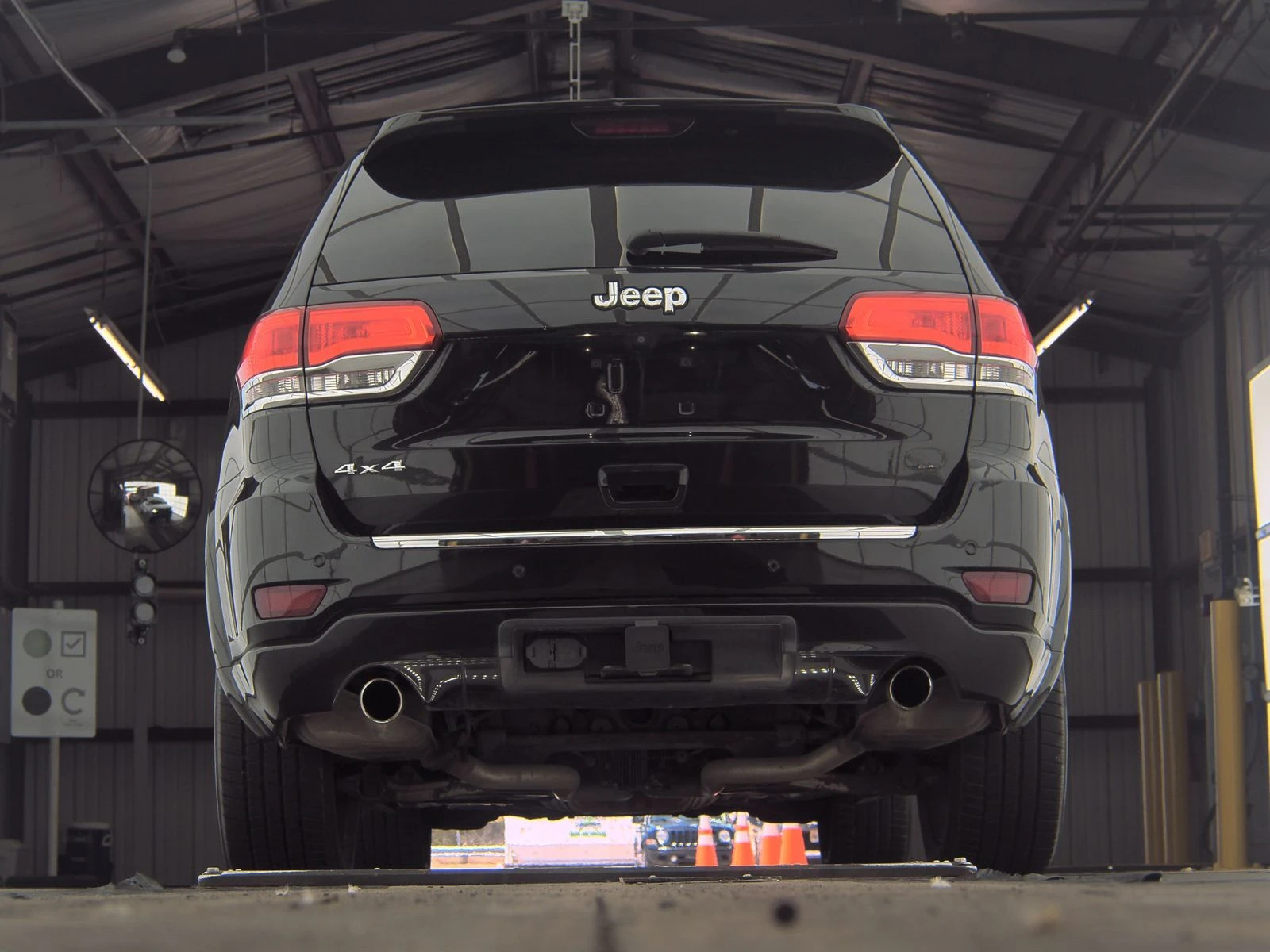 Jeep Grand cherokee OVERLAND 5.7L - изображение 5