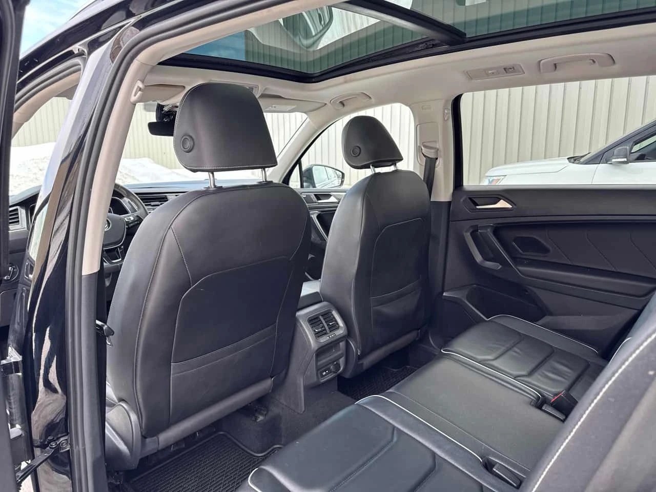 VW Tiguan * Highline * CARFAX * ЦЕНА ДО БГ, снимка 10 - Автомобили и джипове - 53738873