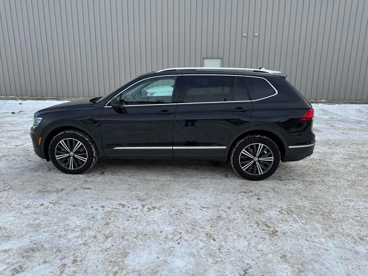 VW Tiguan * Highline * CARFAX * ЦЕНА ДО БГ, снимка 2 - Автомобили и джипове - 53738873