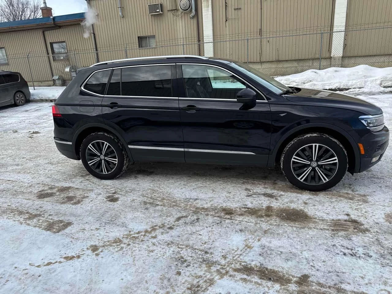 VW Tiguan * Highline * CARFAX * ЦЕНА ДО БГ, снимка 3 - Автомобили и джипове - 53738873