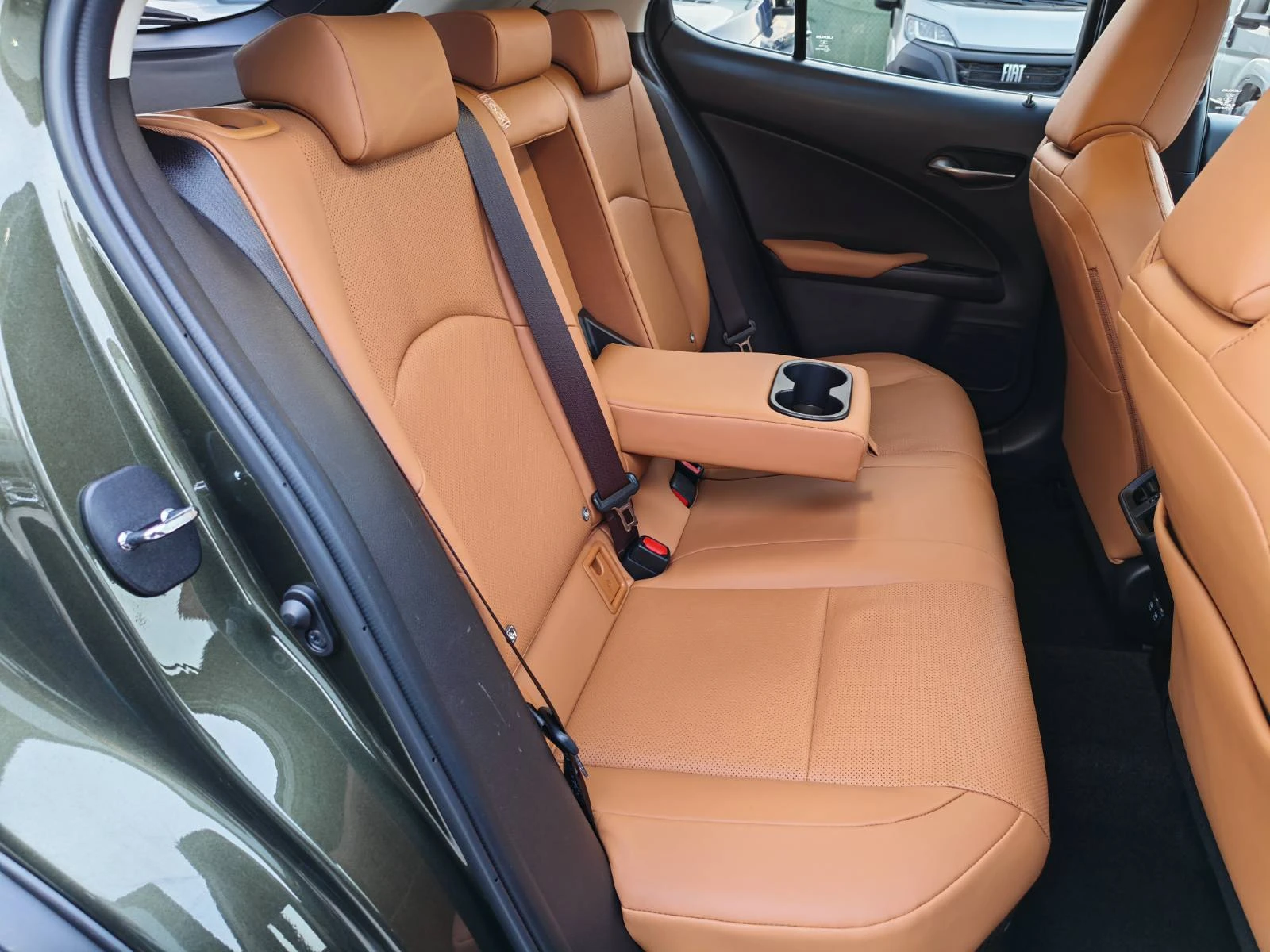 Lexus UX 250h TRIPLE-BEAM LED/Подгрев/Обдухване/Камера 360/HUB, снимка 14 - Автомобили и джипове - 54178613