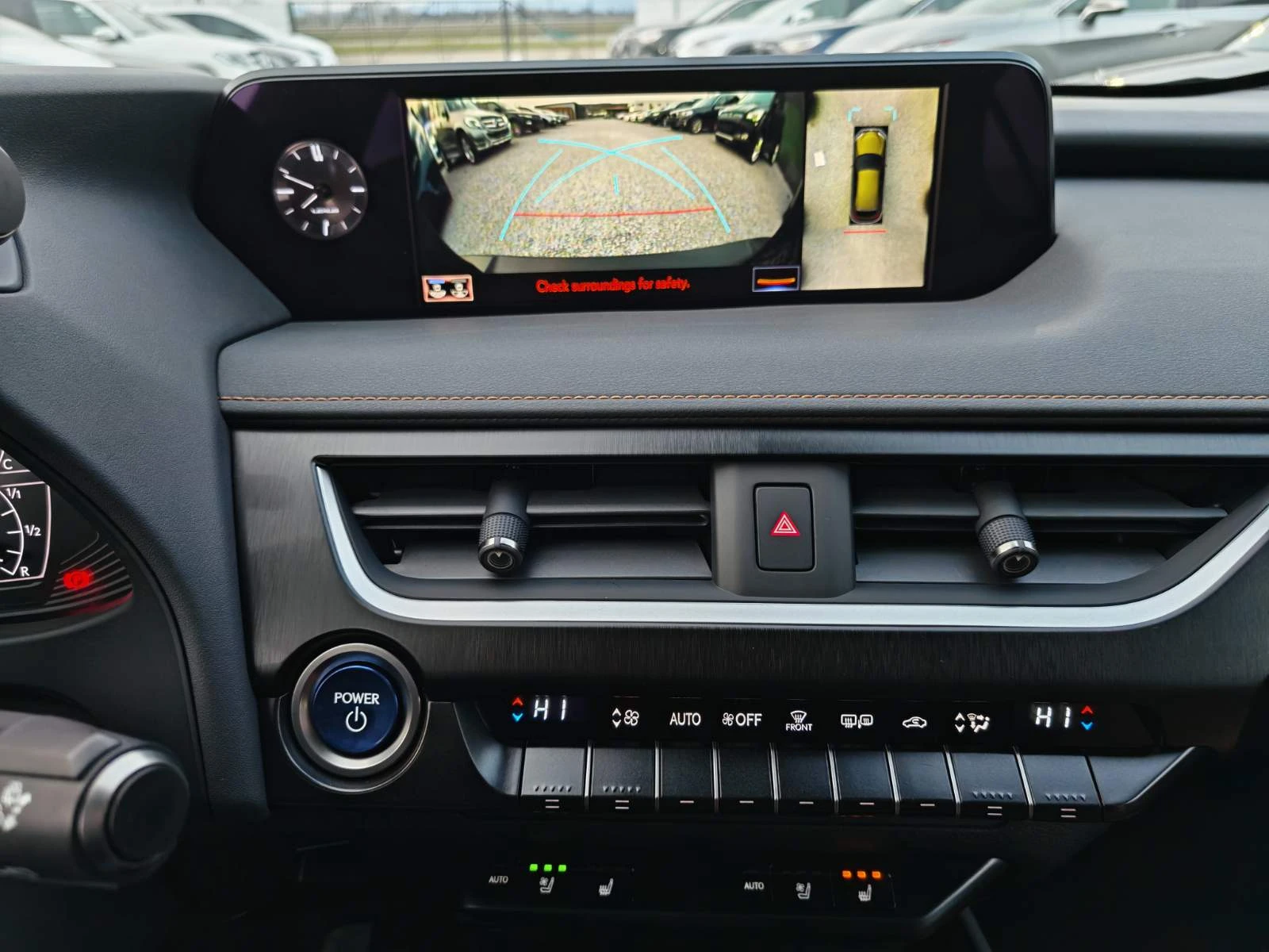 Lexus UX 250h TRIPLE-BEAM LED/Подгрев/Обдухване/Камера 360/HUB, снимка 16 - Автомобили и джипове - 54178613