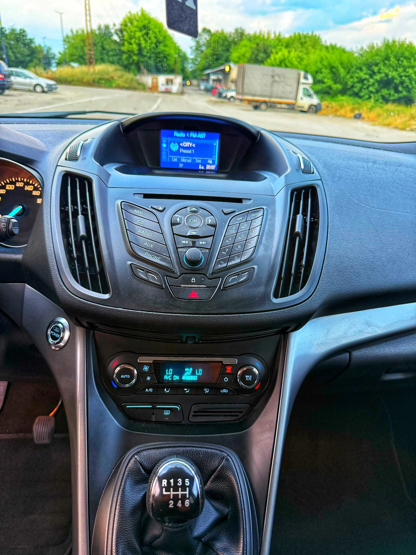 Ford Kuga 2.0 TDCi * TITANIUM* ТОП СЪСТОЯНИЕ* !, снимка 15 - Автомобили и джипове - 54803917