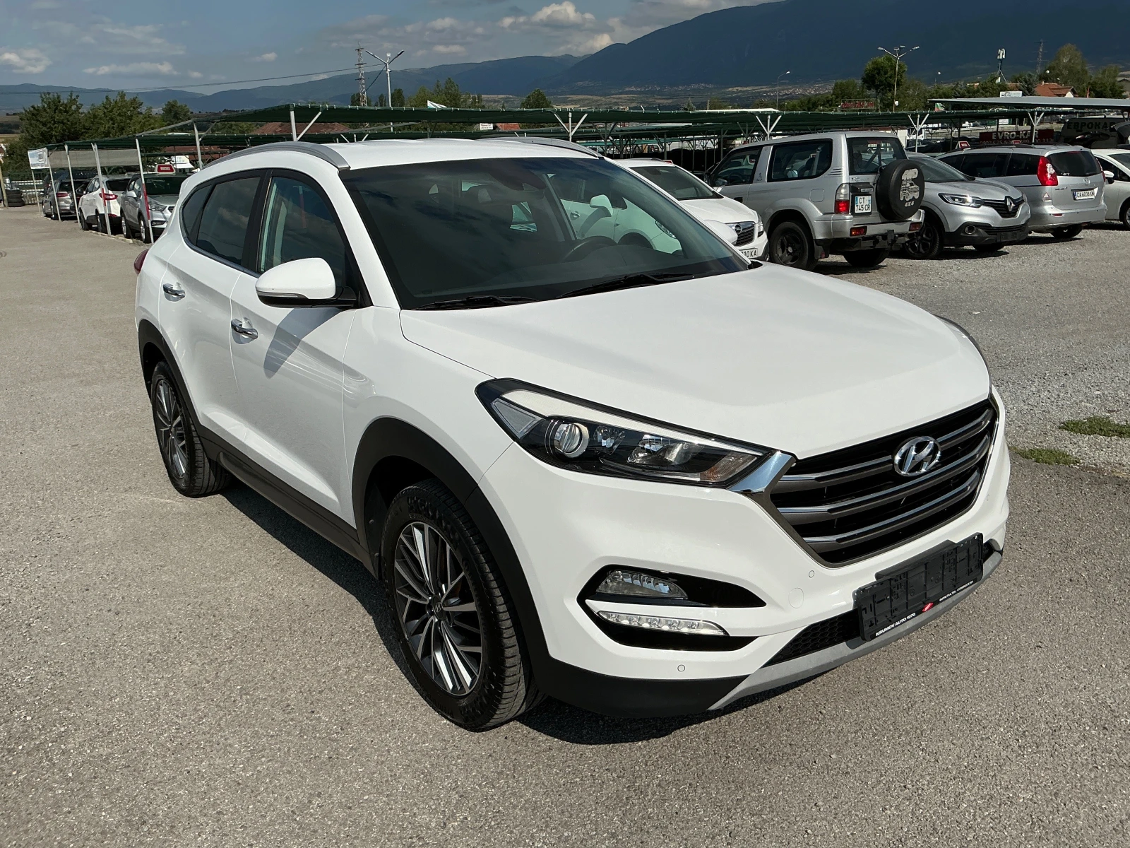 Hyundai Tucson 1.7 CRDI, снимка 2 - Автомобили и джипове - 55382778