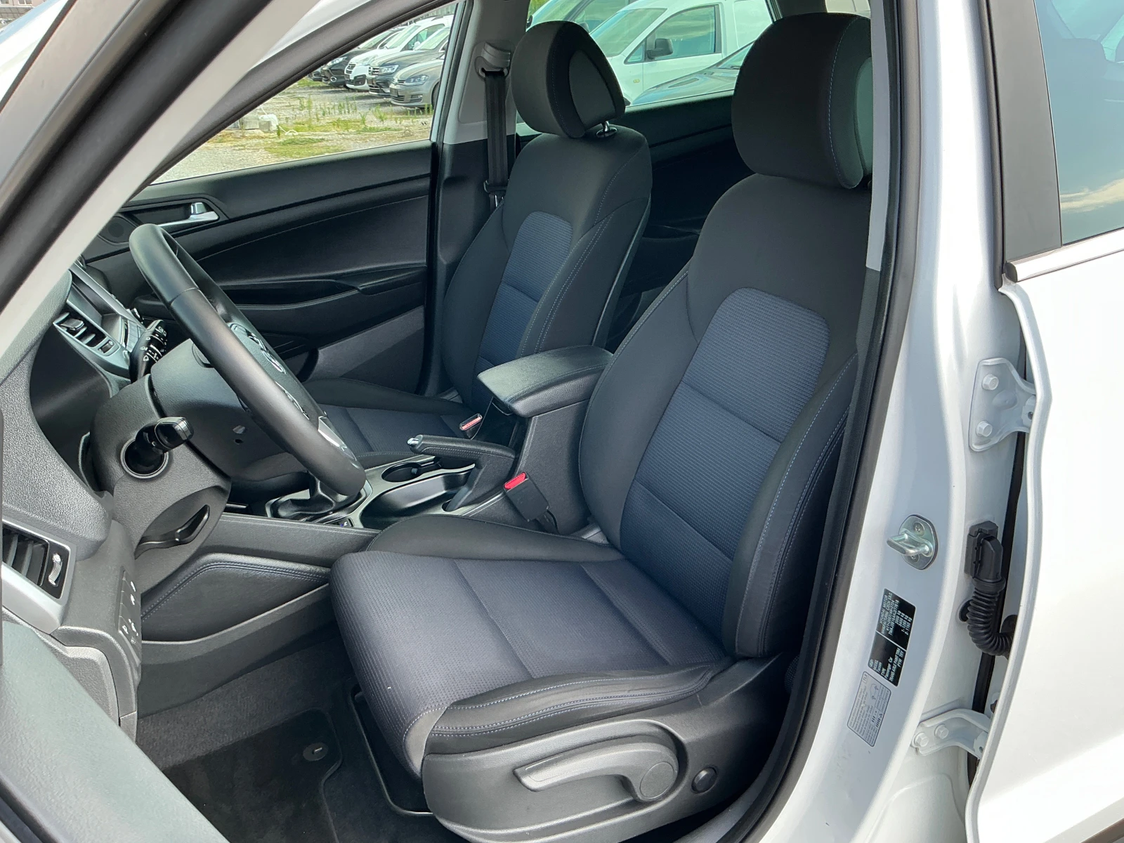 Hyundai Tucson 1.7 CRDI, снимка 13 - Автомобили и джипове - 55382778