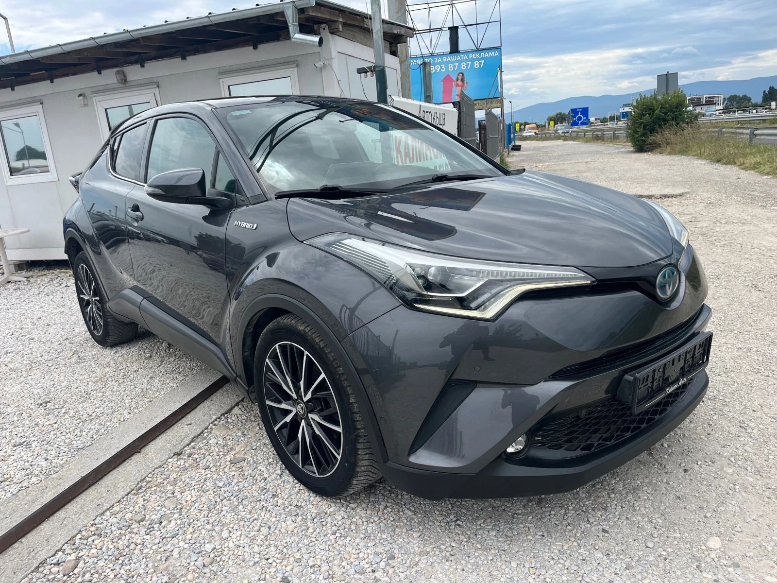 Toyota C-HR 1.8 Hybrid Lounge, снимка 3 - Автомобили и джипове - 55431576