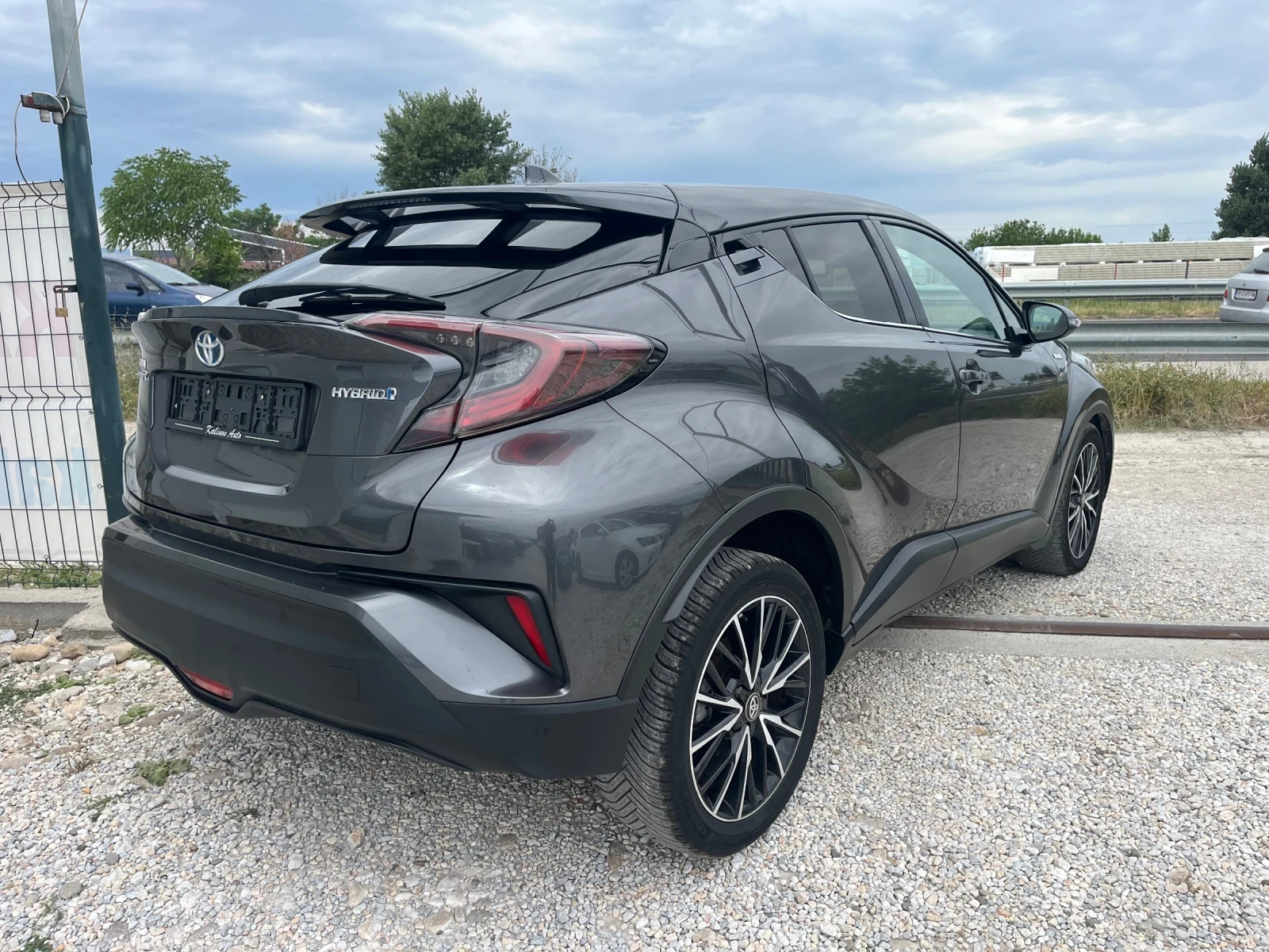 Toyota C-HR 1.8 Hybrid Lounge, снимка 4 - Автомобили и джипове - 55431576