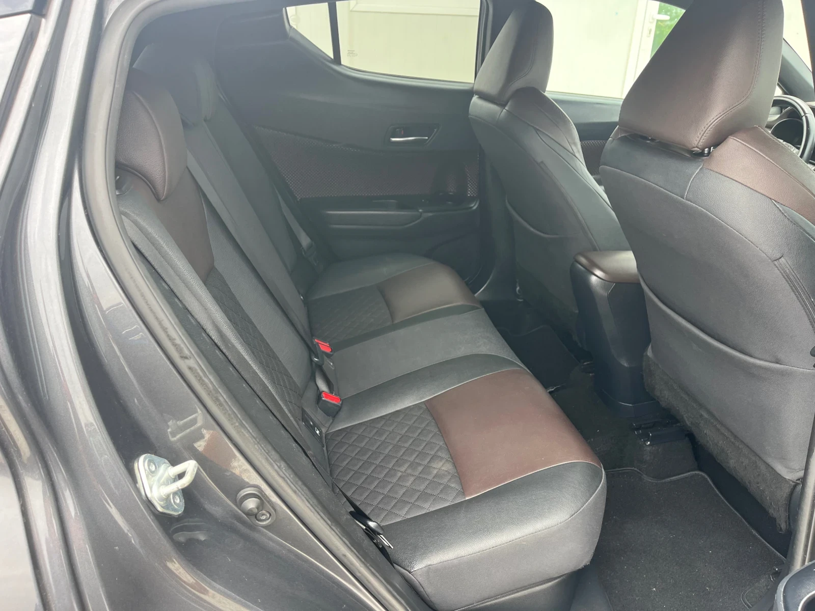 Toyota C-HR 1.8 Hybrid Lounge, снимка 14 - Автомобили и джипове - 55431576