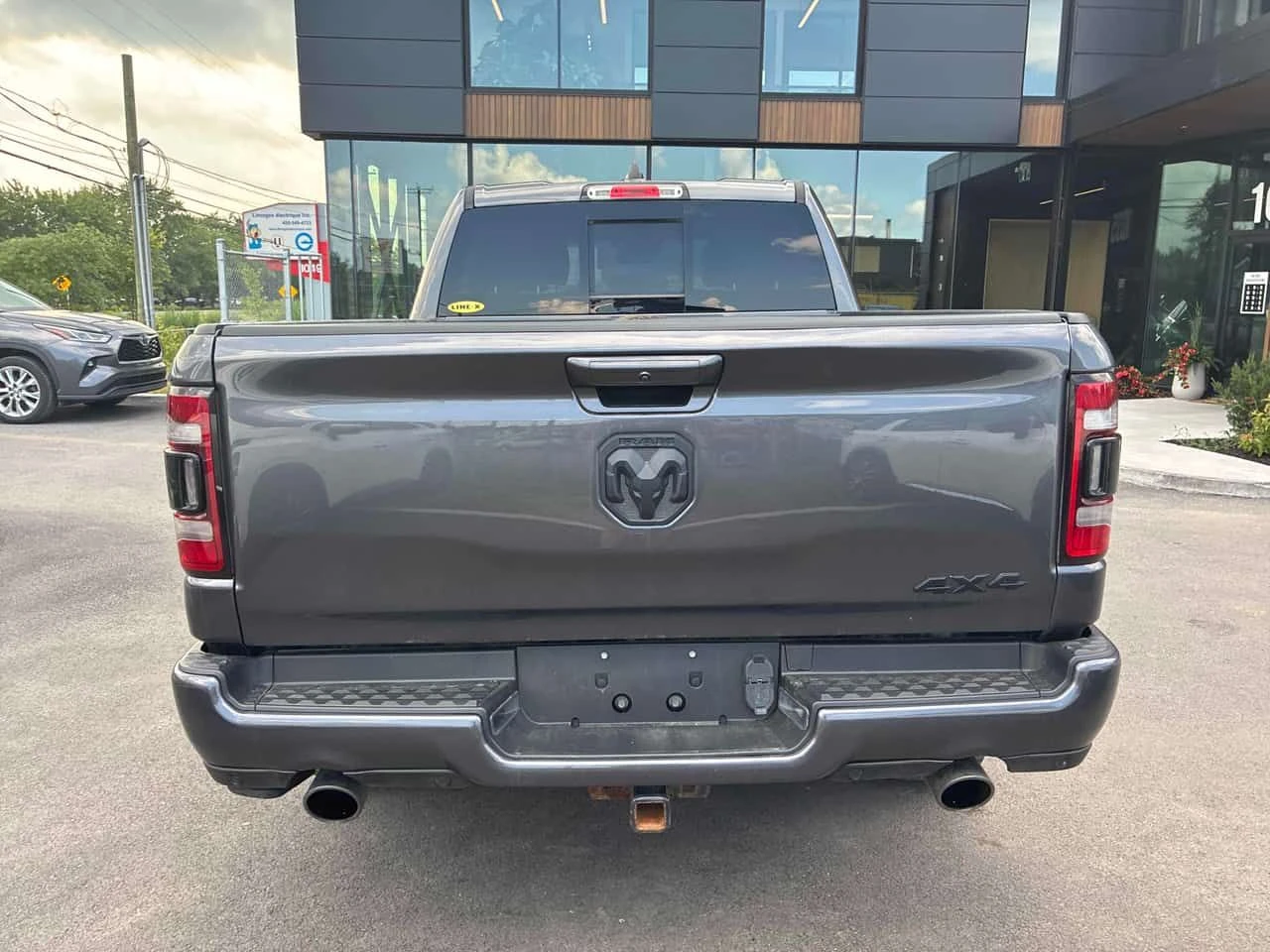 Dodge RAM 1500 Sport | CARFAX | БЕЗ ИНЦИДЕНТИ | ДВА КЛЮЧА, снимка 4 - Автомобили и джипове - 55514144