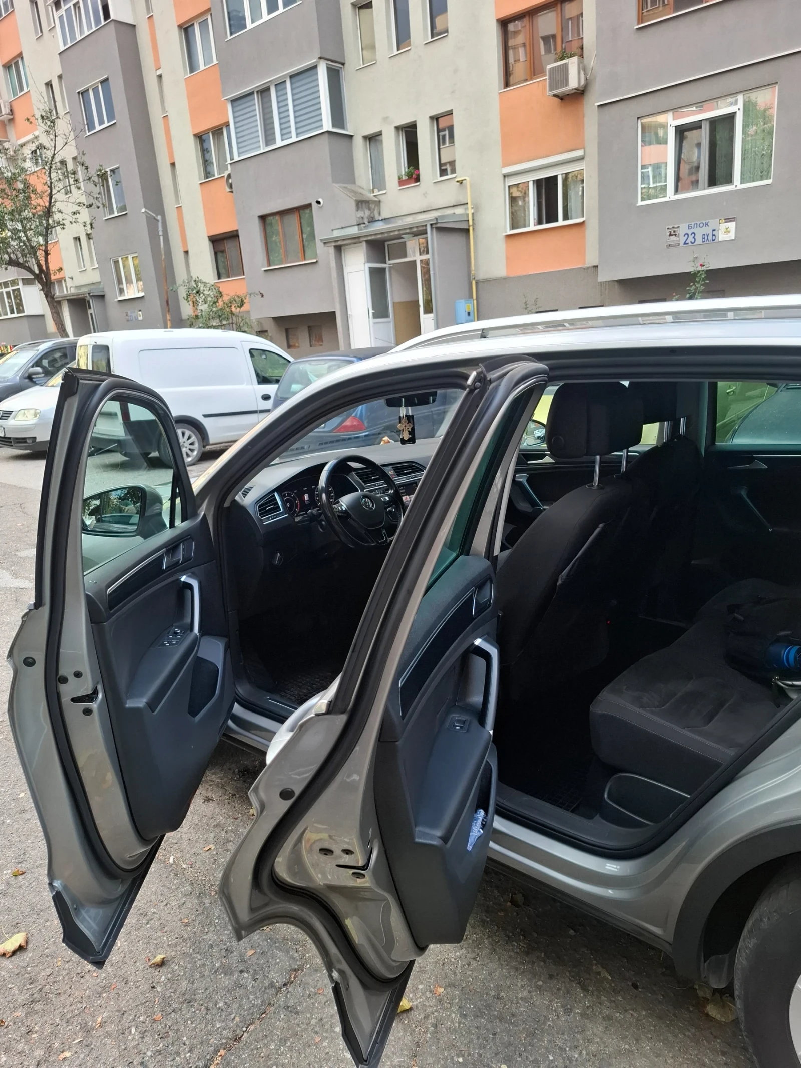 VW Tiguan 2.0, снимка 11 - Автомобили и джипове - 56485532