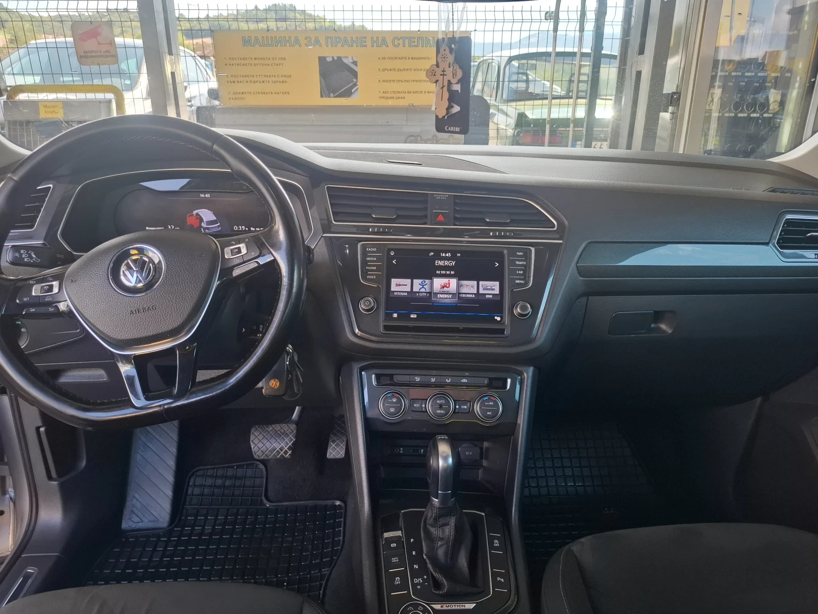 VW Tiguan 2.0, снимка 12 - Автомобили и джипове - 56485532