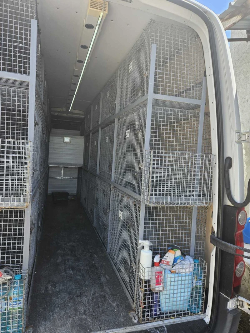 VW Crafter Легло, Темпомат, Климатик , снимка 12 - Бусове и автобуси - 52953737